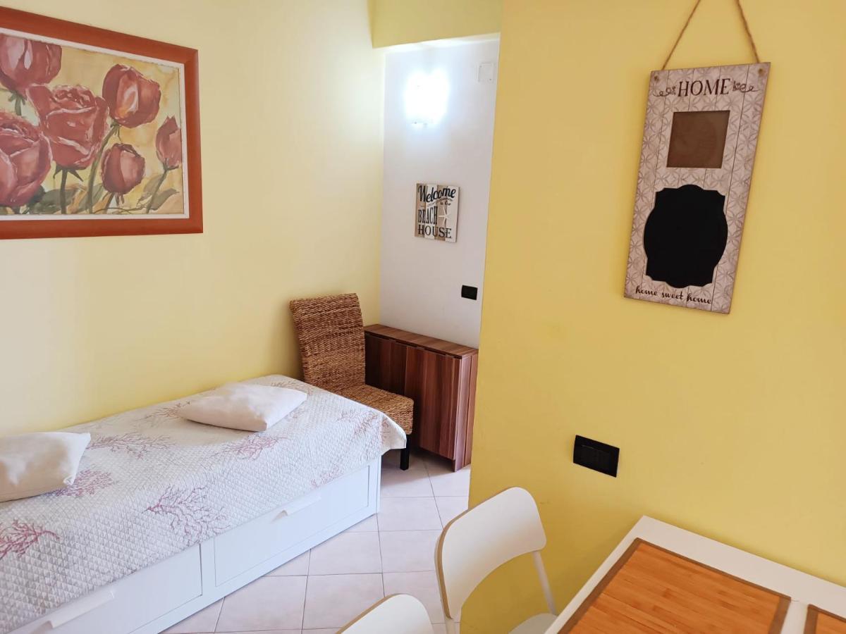 Raffaello Beach Apartment - 50 M From The Sea - Wifi Savona Luaran gambar