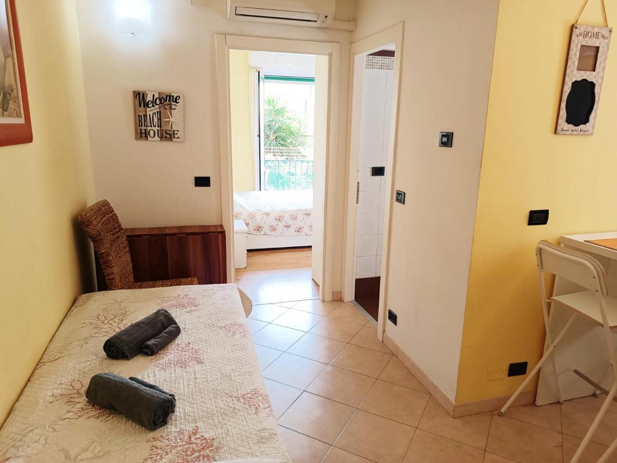 Raffaello Beach Apartment - 50 M From The Sea - Wifi Savona Luaran gambar