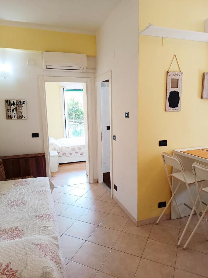 Raffaello Beach Apartment - 50 M From The Sea - Wifi Savona Luaran gambar