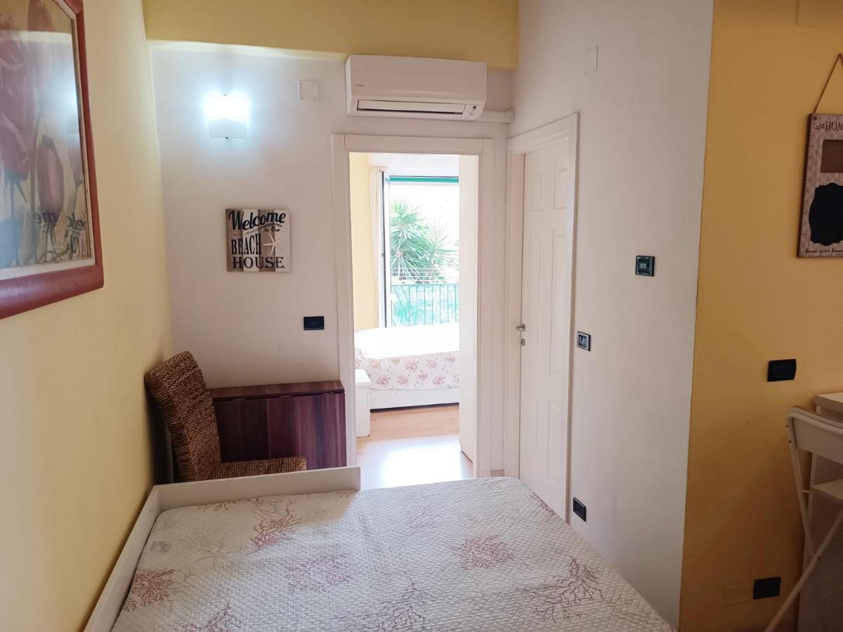 Raffaello Beach Apartment - 50 M From The Sea - Wifi Savona Luaran gambar