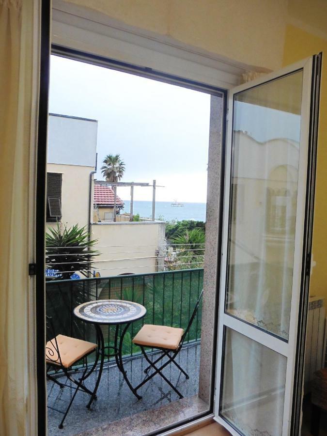 Raffaello Beach Apartment - 50 M From The Sea - Wifi Savona Luaran gambar