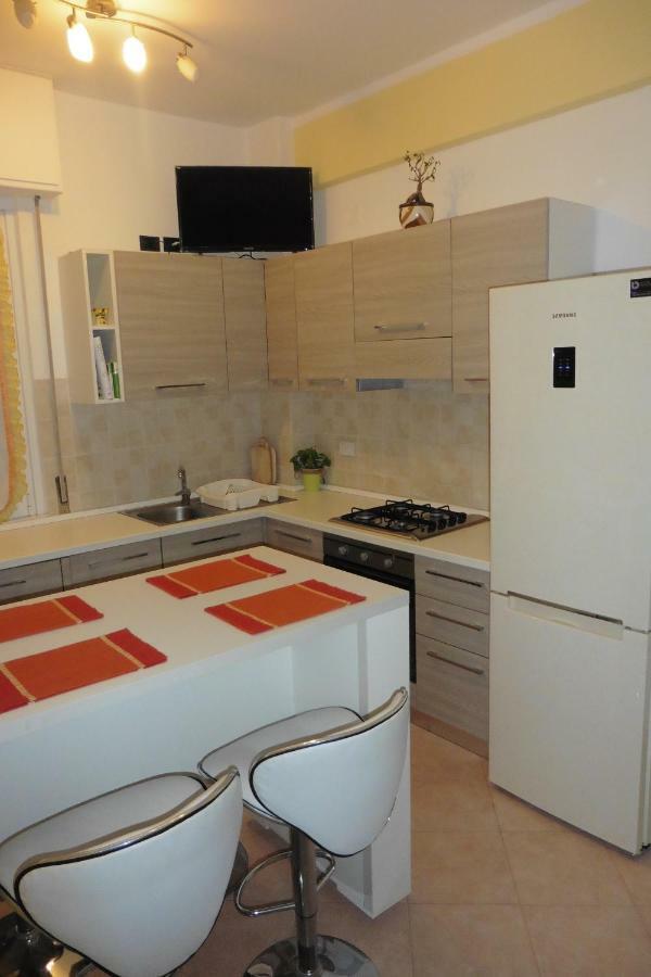 Raffaello Beach Apartment - 50 M From The Sea - Wifi Savona Luaran gambar