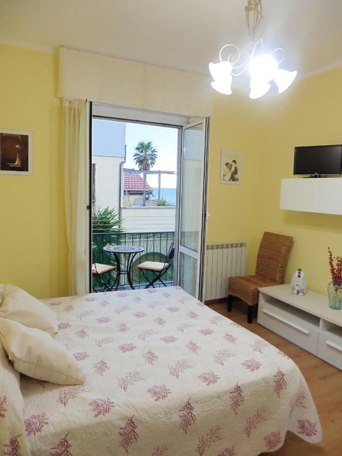 Raffaello Beach Apartment - 50 M From The Sea - Wifi Savona Luaran gambar