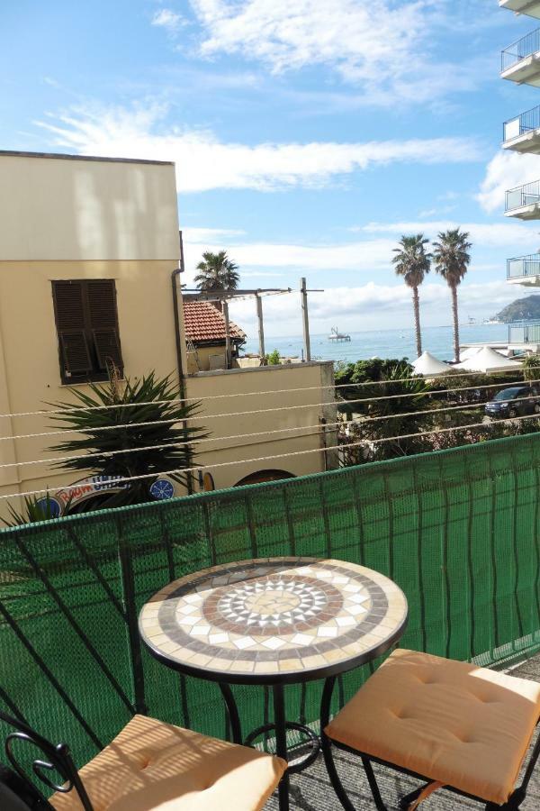 Raffaello Beach Apartment - 50 M From The Sea - Wifi Savona Luaran gambar