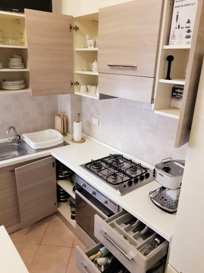 Raffaello Beach Apartment - 50 M From The Sea - Wifi Savona Luaran gambar