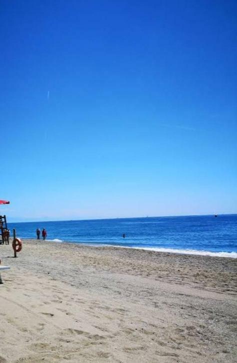 Raffaello Beach Apartment - 50 M From The Sea - Wifi Savona Luaran gambar