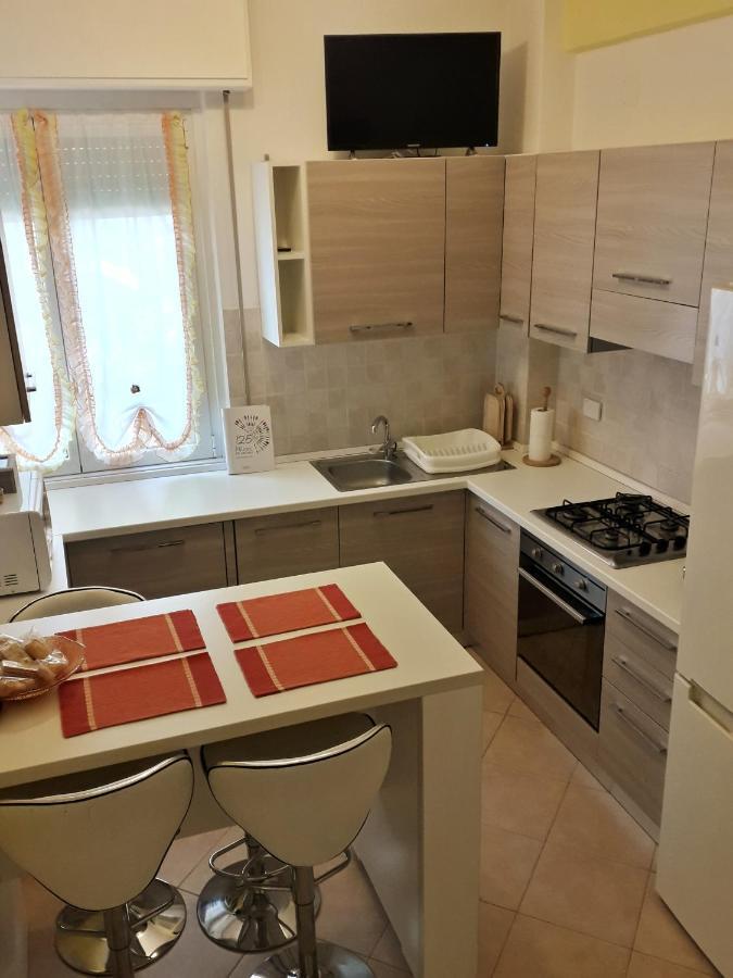 Raffaello Beach Apartment - 50 M From The Sea - Wifi Savona Luaran gambar