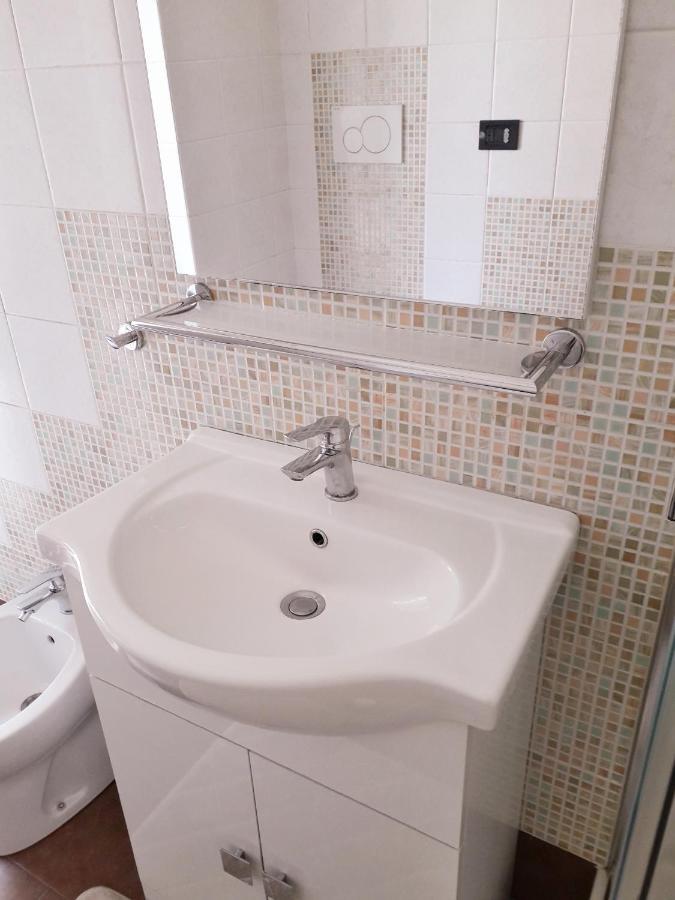 Raffaello Beach Apartment - 50 M From The Sea - Wifi Savona Luaran gambar